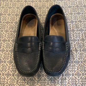 Black leather G.H. Bass & Co. loafers - size 8.5